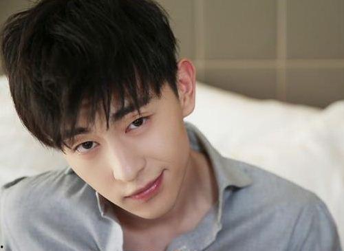 帅气男明星名字,揭秘帅气男明星的星光之路